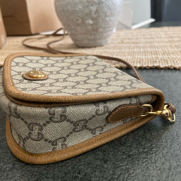 Authentic Gucci Vintage Crossbody Bag - Picture 6 of 14